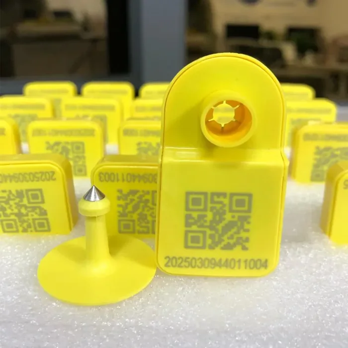 3km Long Range Eartag Animal Cow Tracking LoraWAN Sensor Temperature Ear Tag GPS Tracker