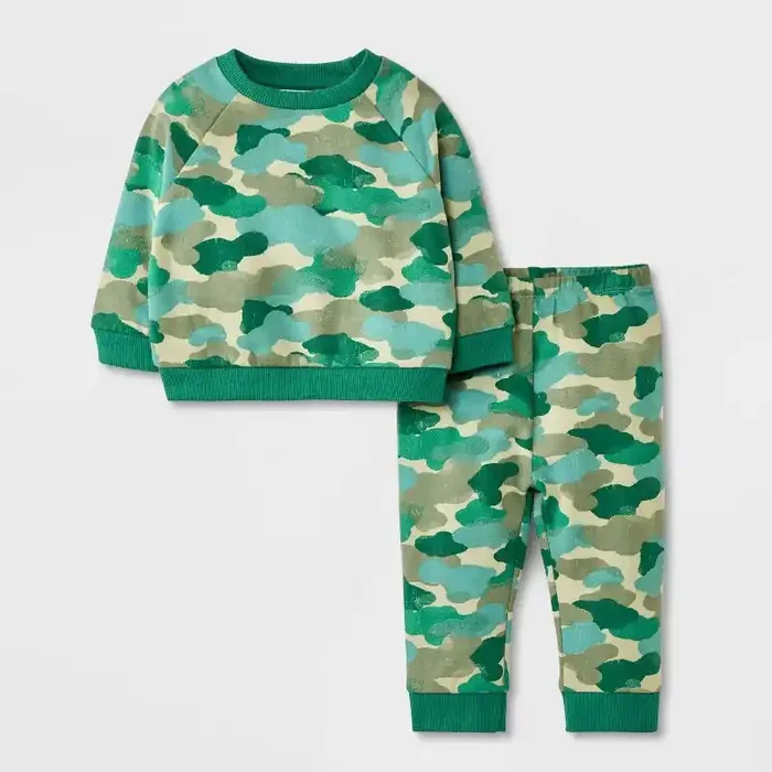 Baby Boys‘ 2pc Camo Print Fleece Sweatshirt & Jogger Pants Set – Cat & Jack™ Green Newborn
