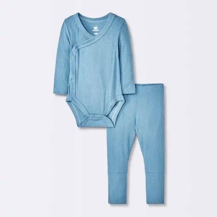 Baby Boys‘ 2pc Soft Blend Top & Bottom Set – Cloud Island™ Blue