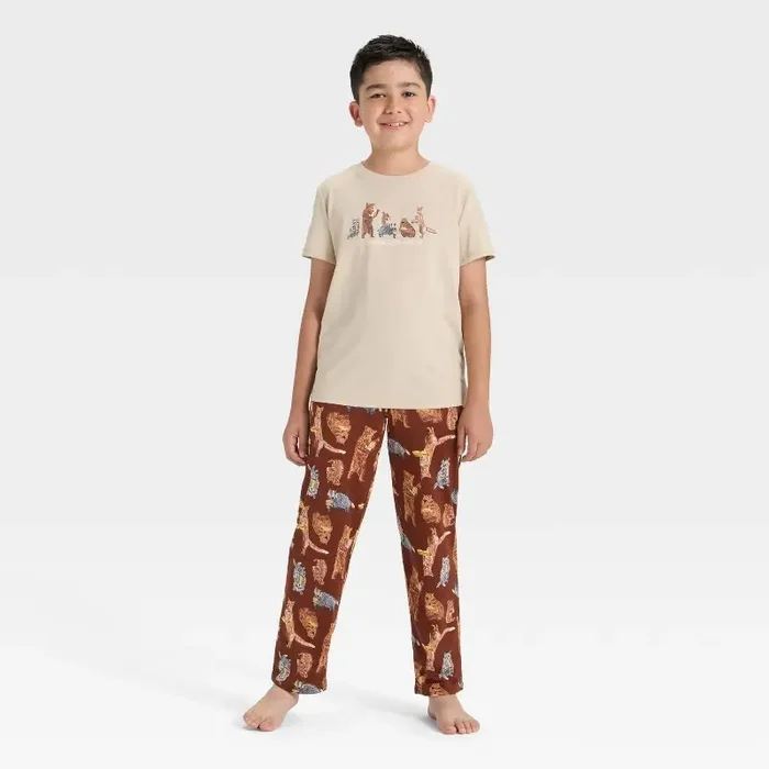 Boys‘ 2pc Short Sleeve Graphic T-Shirt and Pants Pajama Set – Cat & Jack™ Cream M