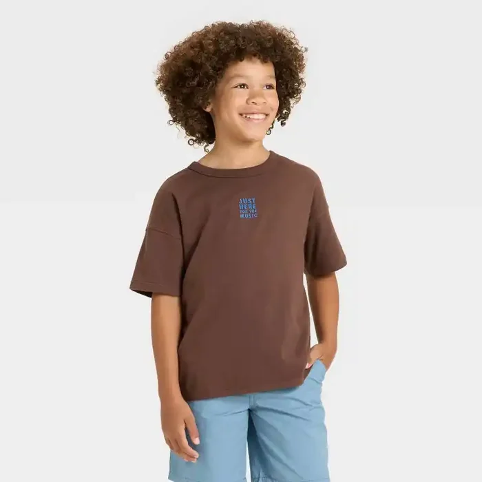 Boys‘ Short Sleeve Relaxed Fit Embroidery T-Shirt – Cat & Jack™ Brown L