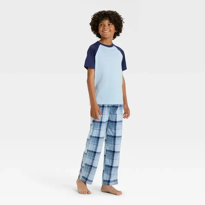 Boys‘ Short Sleeve T-Shirt and Plaid Fleece Pants Pajama Set – Cat & Jack™ Blue S