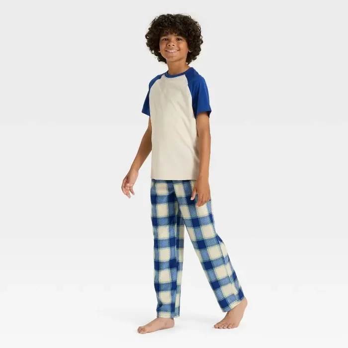 Boys‘ Short Sleeve T-Shirt and Plaid Fleece Pants Pajama Set – Cat & Jack™ Cream/Blue L