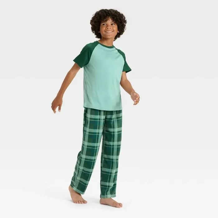 Boys‘ Short Sleeve T-Shirt and Plaid Fleece Pants Pajama Set – Cat & Jack™ Green XS