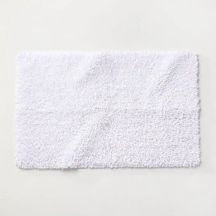 Casaluna 21″x34″ Mélange Looped Bath Rug White Microfiber, Machine Washable, Non-Slip Backing
