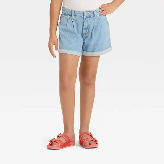 Girls‘ Pleated Front Cuffed Jean Shorts – Cat & Jack™ Light Wash XL