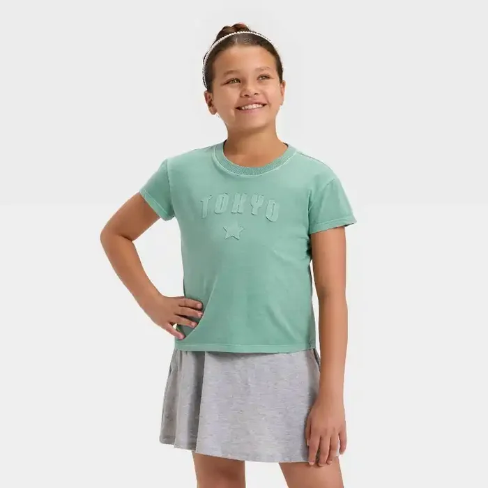 Girls‘ Short Sleeve Relaxed Fit Tokyo Graphic T-Shirt – Cat & Jack™ Ocean Green S