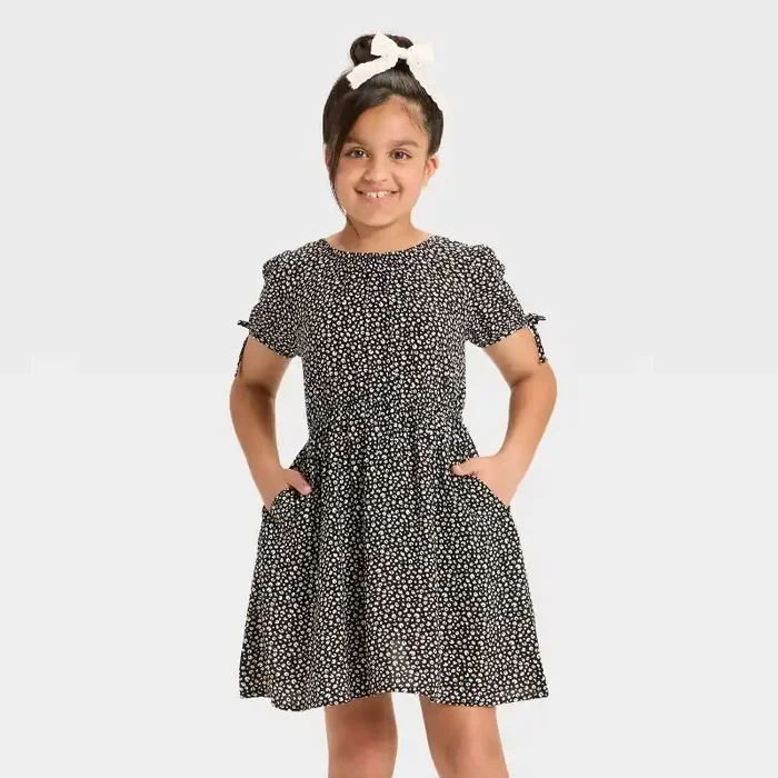 Girls‘ Short Sleeve Woven Dress – Cat & Jack™ Black S