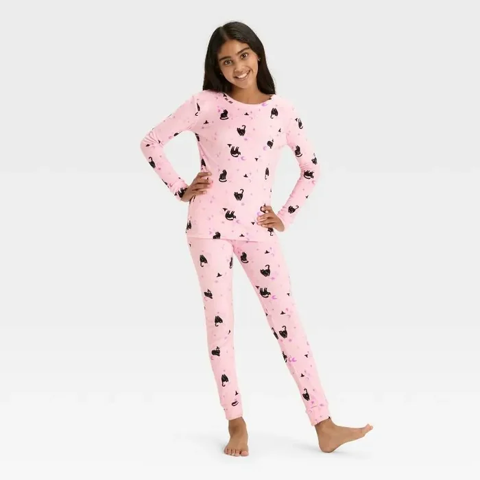 Kids‘ Long Sleeve Halloween Witch Cats Snuggly Soft Pajama Set – Cat & Jack™ Pink 10