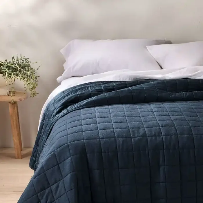 King Heavyweight Linen Blend Quilt Dark Mineral Blue – Casaluna™
