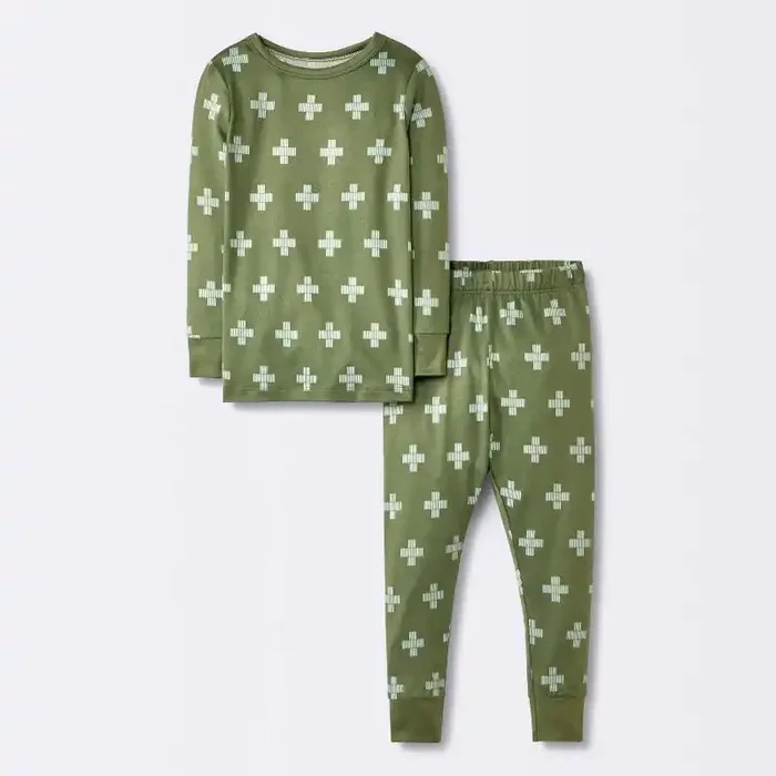Toddler Boys‘ 2pc Long Sleeve Smooth Jersey Snug Fit Pajama Set – Cloud Island™ Green 4T