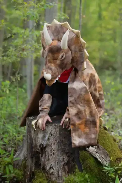 TRICERATOPS CAPE W/CLAWS